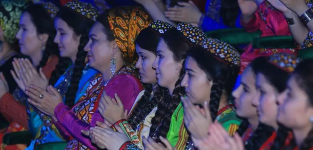 8-nji martyň öňisyrasynda Türkmenistanyň zenanlaryna pul sowgatlary gowşurylar