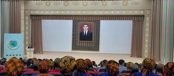 Türkmenabat şäher häkimliginiň uly mejlisler jaýynda Ylymlar güni mynasybetli«Ylym, bilim ösüşleriň binýady» atly dabaraly maslahaty geçirildi.