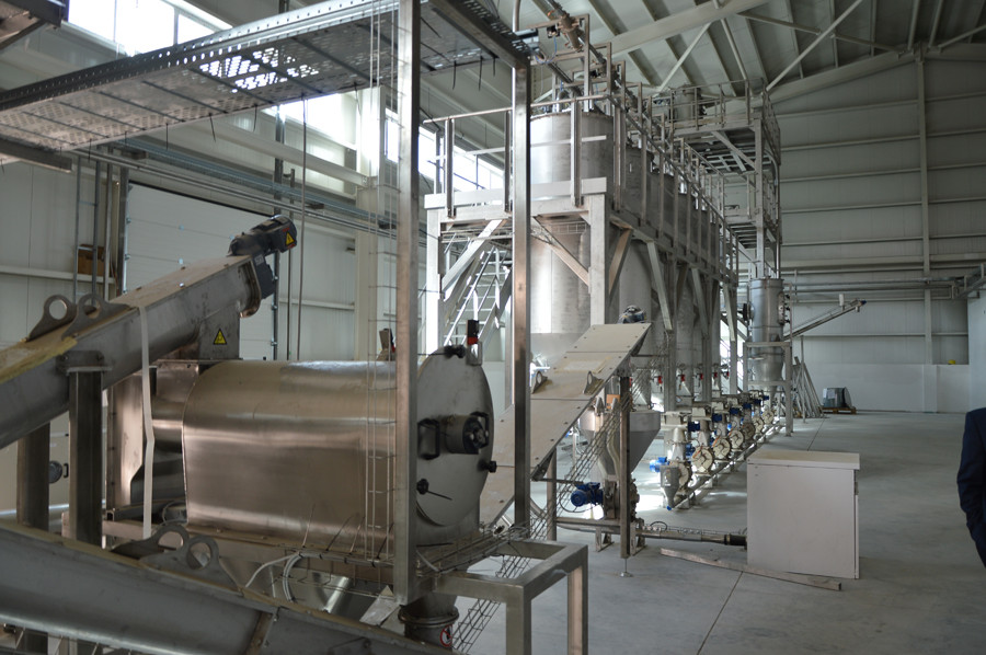 Türkmenabatda buýan kökünden glisirrizin turşusyny öndürýän kärhana açyldy