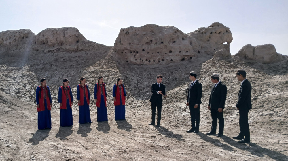 Lebap welaýatynyň Türkmenabat şäherinde ýerleşýän Amul galasyna «Rowaýatym-taryhym» atly gezelenç gurnaldy.