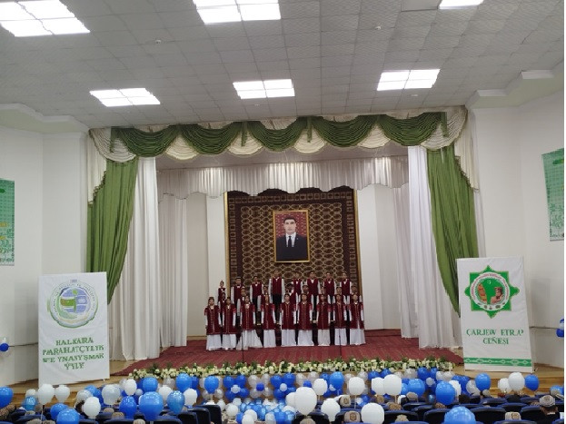 Çärjew etrap häkimliginiň maslahatlar zalynda Halkara parahatçylyk we ynanyşmak ýyly mynasybetli «Parahatlyk aýdymy – asudalyk mukamy» atly aýdym-sazly baýramçylyk çäresi geçirildi.