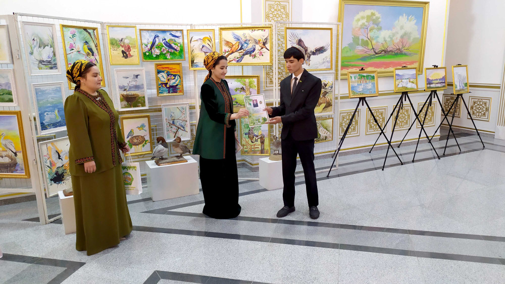 Lebap welaýatynyň Taryhy we ülkäni öwreniş muzeýinde «Guşlaryň owazy — parahatçylygyň güwäsi» atly döredijilik bäsleşik geçirildi.