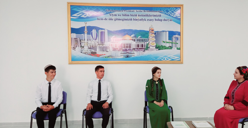 “Ýaşlar – dünýäň geljegi” atly tegelek stoluň başynda söhbetdeşlik geçirildi
