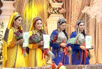 Baş baýrakly bank işgärleri